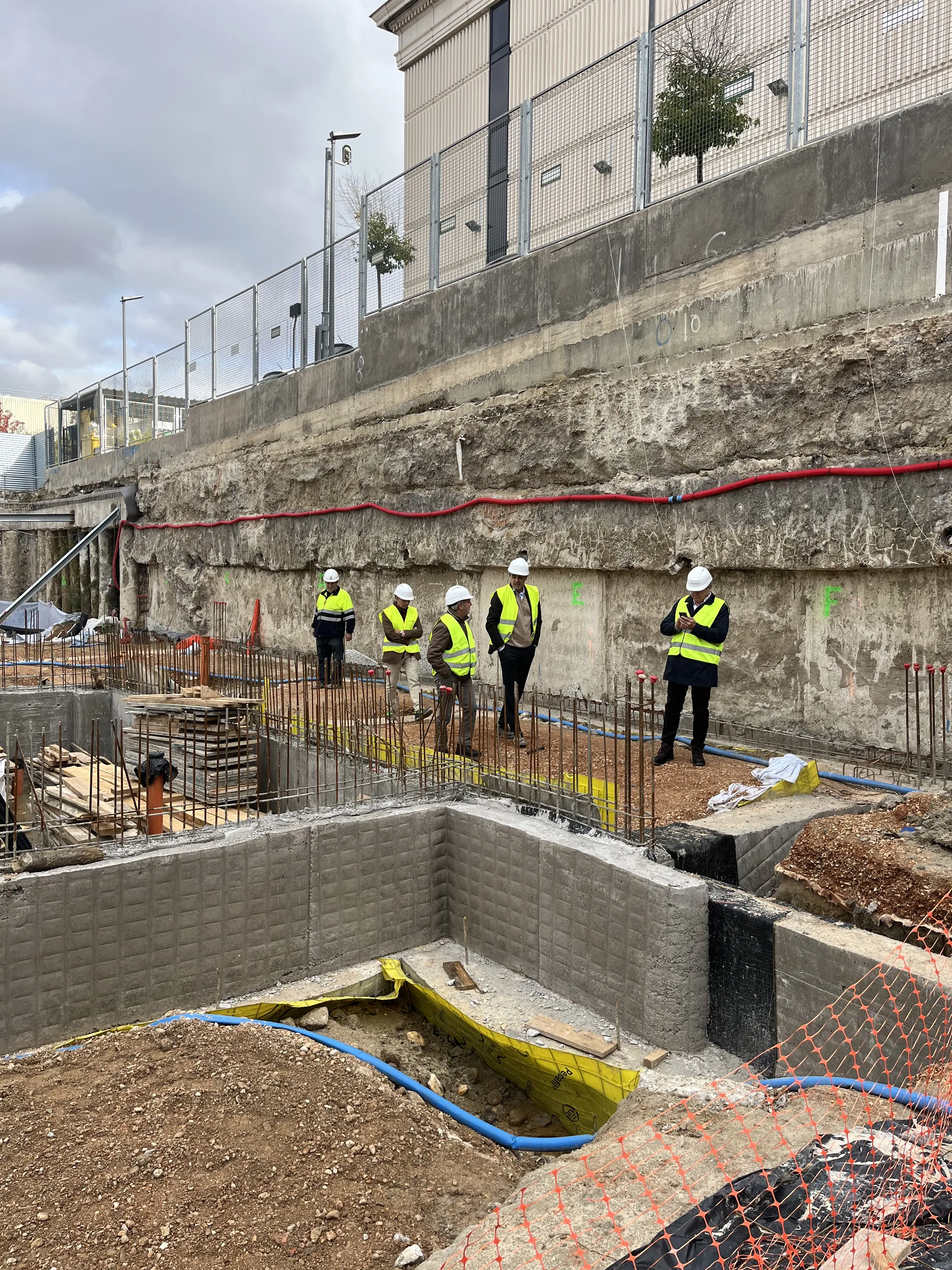 L'équipe d'Overlord Gestión lors d'une visite du chantier de Mad Río Hco