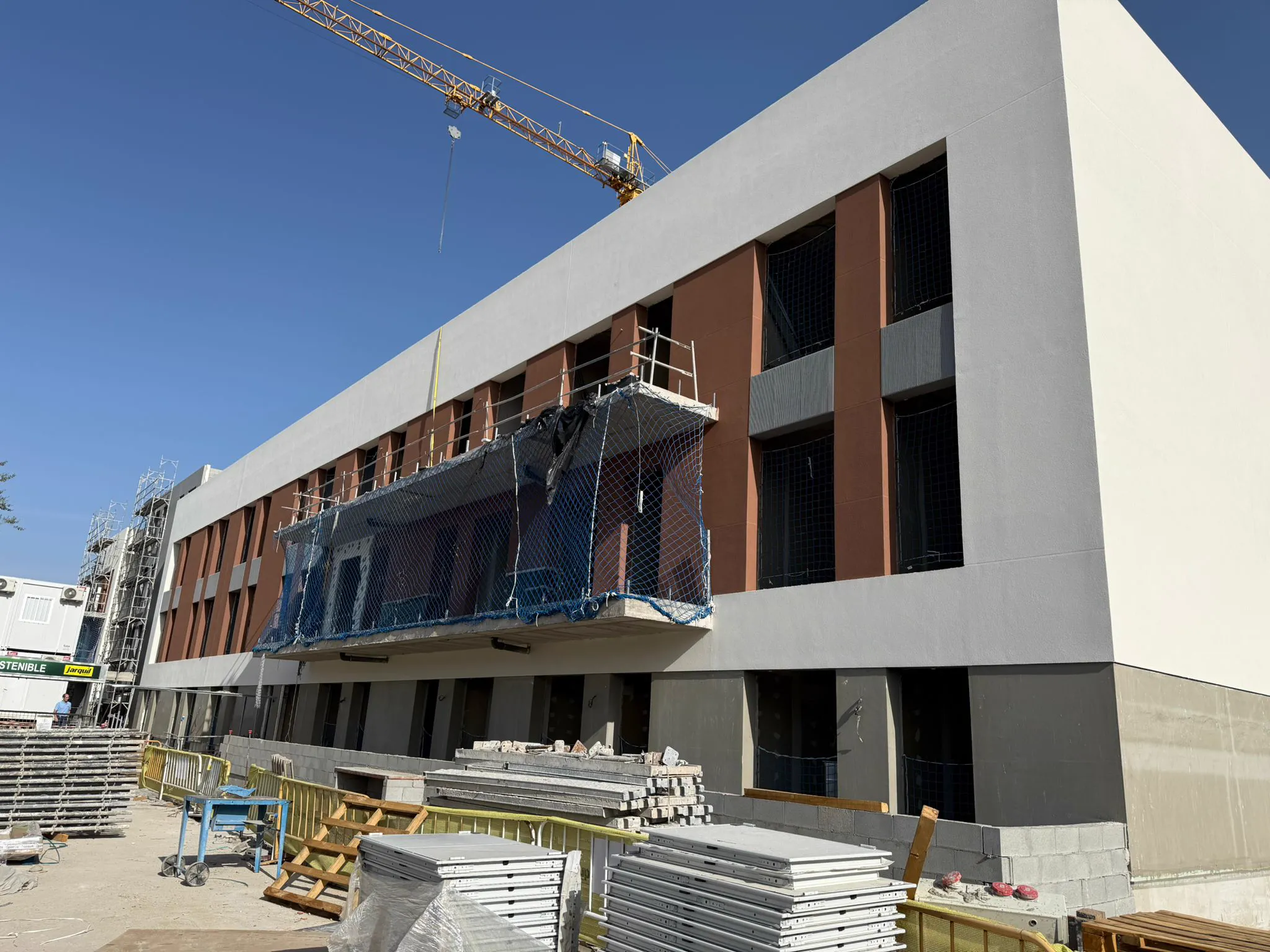 Façade of the Inversiones Valdemarín aparthotel with the cladding nearly complete, September 2026